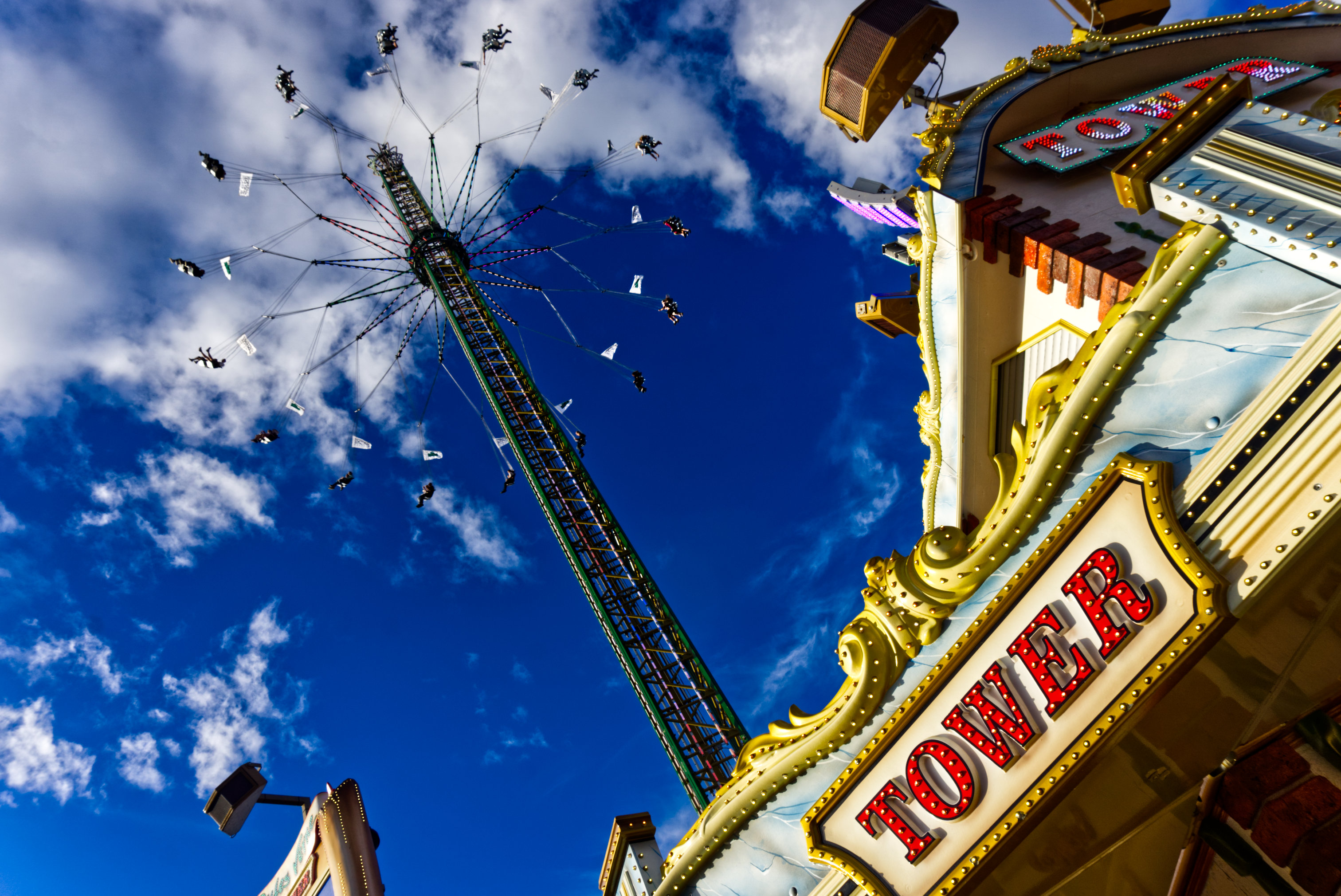 Wiesn Oktoberfest Tower Fahrgeschäft München