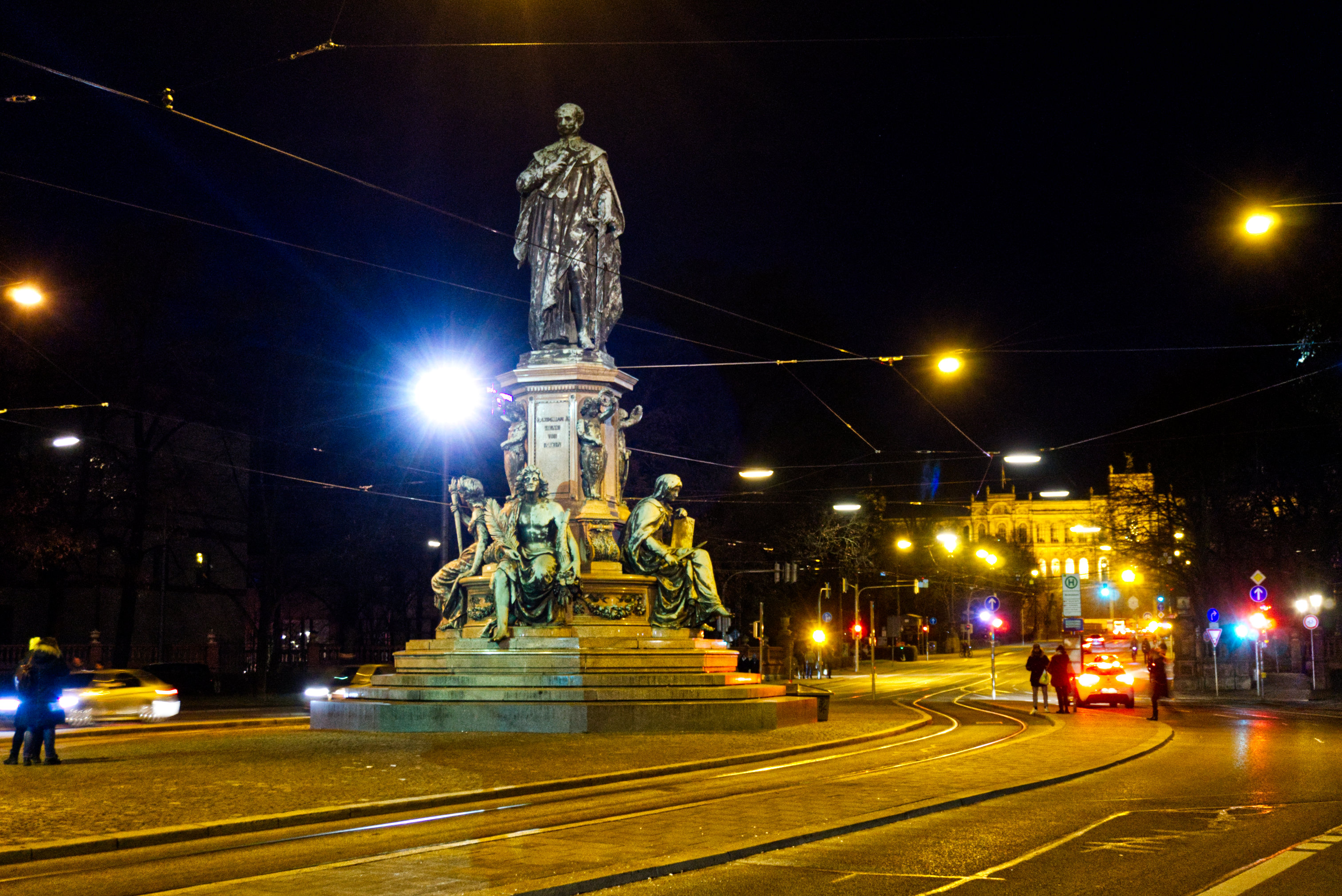 Maxmonument auf der Maximilianstraße in München