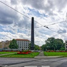 Karolinenplatz mit Obelisk in München